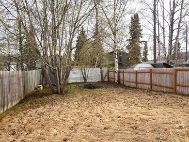 022-023876-Back Yard View 1