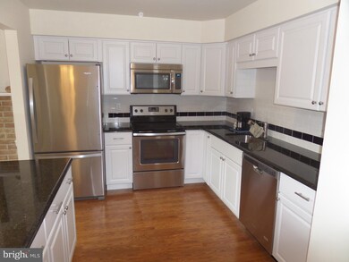 114 Village Dr unit 8, Boyertown, PA 19512 - photo 3