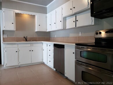 1226 N Cherokee Ave, Claremore, OK 74017 - photo 3