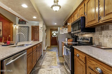31 Beaver Rd-007-010-Kitchen-MLS_Size