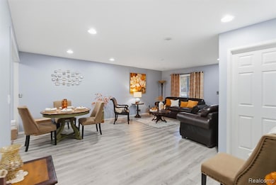 30671 Washington Blvd, Warren, MI 48093 - photo 4