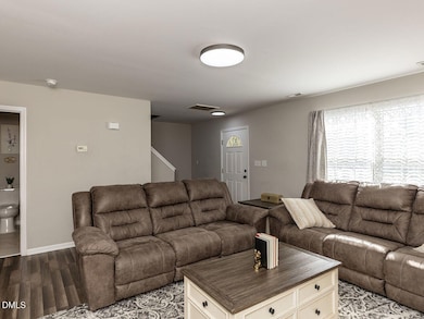 007-1280x960-family-room