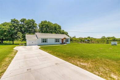 2005 Newport Rd, Weatherford, TX 76086 - photo 3