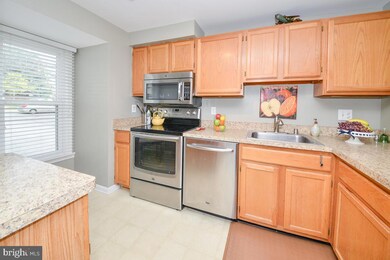 11918 Crosswind Ct, Reston, VA 20194 - photo 2