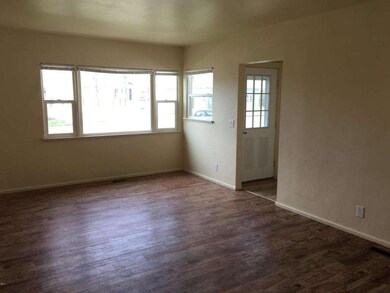 7 Living Room 3