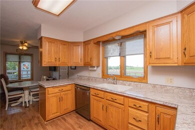 1065 S 52nd Ave E, Newton, IA 50208 - photo 6