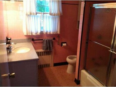 27 Pinette St, New Bedford, MA 02740 - photo 2