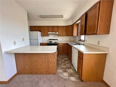 1401 W 16th St S unit 5, Newton, IA 50208 - photo 3