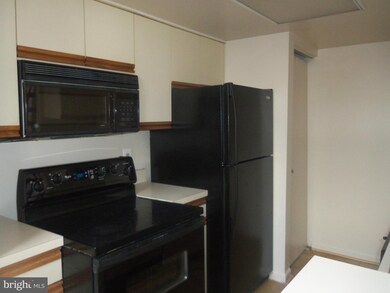 921 Westhaven Dr unit 303, Bowie, MD 20721 - photo 3