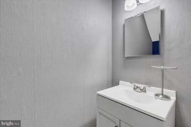 5916 Mayflower Ct, Alexandria, VA 22312 - photo 5