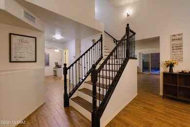 Bonus room_Staircase split view SW