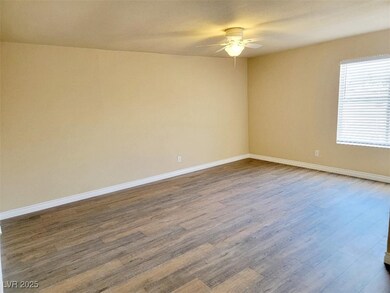 1450 Hialeah Dr unit D, Las Vegas, NV 89119 - photo 3