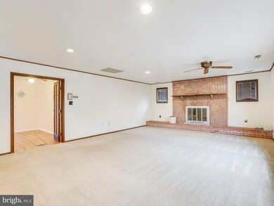 12506 Saber Ln, Bowie, MD 20715 - photo 3