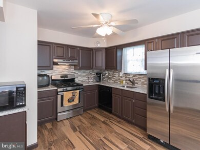 221 Patricia Ln, Secane, PA 19018 - photo 2