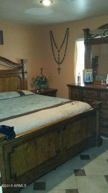 46th av master bed.jpg