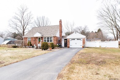 27 Jennifer Rd, Schenectady, NY 12302 - photo 3