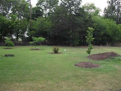 805 G St SW, Ardmore, OK 73401 - photo 2