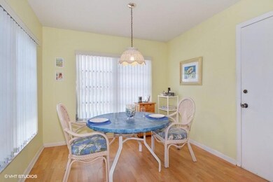 07_6370SummersSkyLn_358_BreakfastArea_Fl