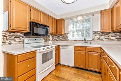 10713 Autumn Leaf Place, Germantown, MD 20876 - photo 4