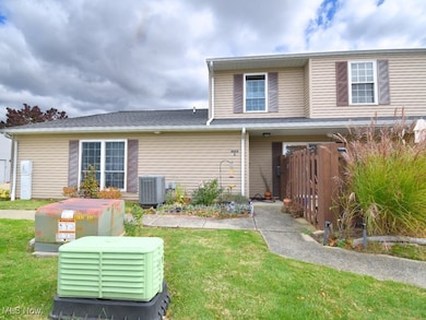 6864 Beacon Dr unit C, Mentor, OH 44060 - photo 2