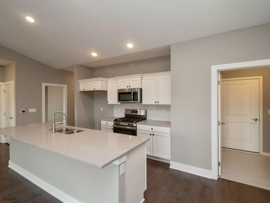 9832 Dunmore Cir, Johnston, IA 50131 - photo 3