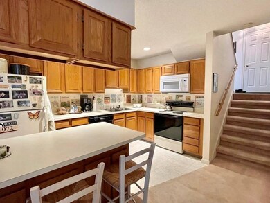 202 Fairway Village, Leeds, MA 01053 - photo 2