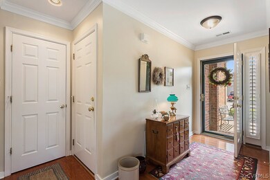 Hardwood Floor, crown molding