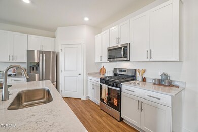 239 Artist Ave, Johnson City, TN 37615 - photo 5