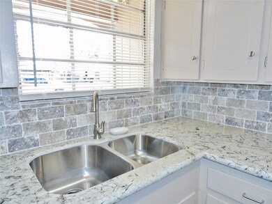 10315 Southport Dr, Houston, TX 77089 - photo 7