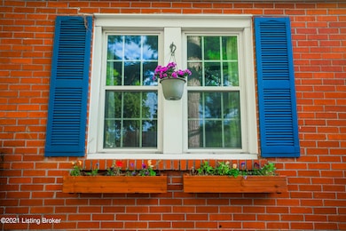 3511 Canterbury Dr Louisville, KY 4029