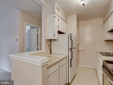 5913E Prince James Dr unit 33, West Springfield, VA 22152 - photo 6