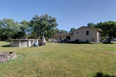 56870 Pinecrest Dr, Elkhart, IN 46516 - photo 2