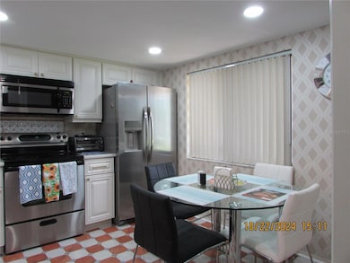 Eat-in Kitchen