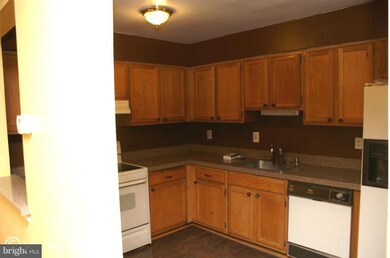 11402 Appledowre Way, Germantown, MD 20876 - photo 2