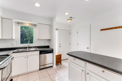 1643 Cove Ct unit 3, Naperville, IL 60565 - photo 4