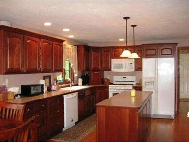 28 Gallair Cir, Holden, MA 01520 - photo 4