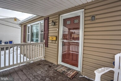 260 Locust St, New Holland, PA 17557 - photo 3