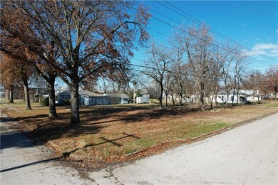 1006 Illinois St, Neodesha, KS 66757 - photo 4