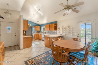 Eat-in Kitchen
