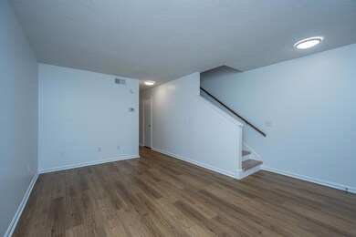 400CrestviewDr006
