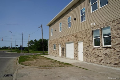 16515 W Outer Dr unit 2, Dearborn Heights, MI 48127 - photo 2