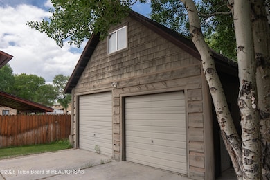 939 W Stuart St, Pinedale, WY 82941 - photo 5
