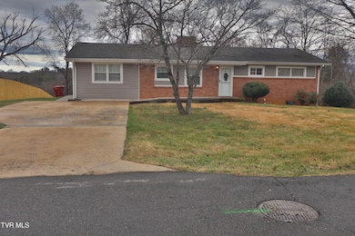 1207 Woodside Dr, Johnson City, TN 37604 - photo 2