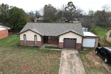 207 Brent St, Meeker, OK 74855 - photo 2