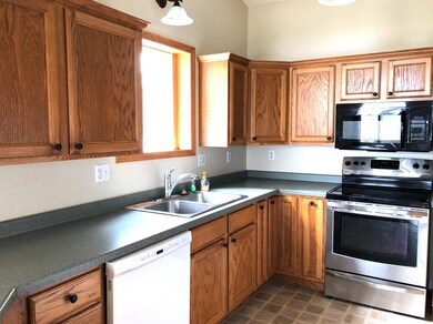 1106 13th Ave SW, Jamestown, ND 58401 - photo 6