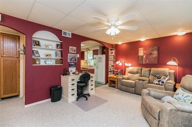 2517 Linwood St SW, Cedar Rapids, IA 52404 - photo 3