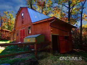 Larger Barn with Chicken Coop