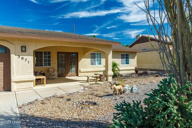 Lovely Front Courtyard