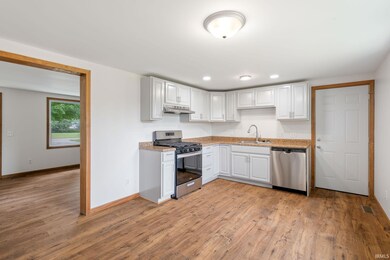 704 S Summit St, Nappanee, IN 46550 - photo 3