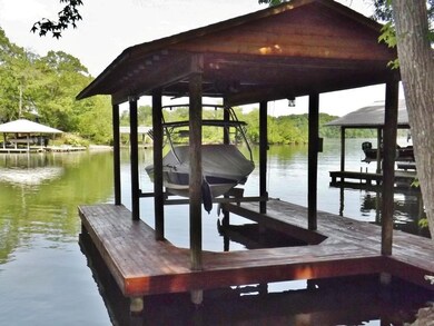 dock (Medium)
